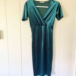 ZARA Velvet V-Neck Midi dress women’s size Small Green short sleeve